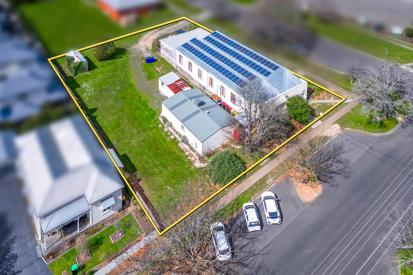 Click to view all images 30 Fisher Street Gisborne VIC 3437 - Image 3