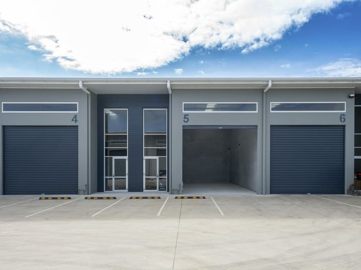 Click to view all images 5/11 Bluewater Close Taylors Beach NSW 2316 - Image 2