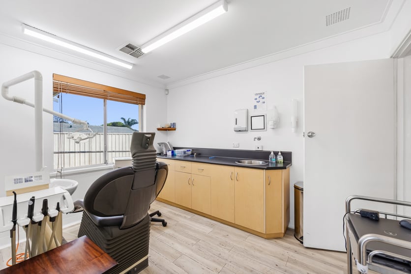 Click to view all images 85 Warwick Road Duncraig WA 6023 - Image 5