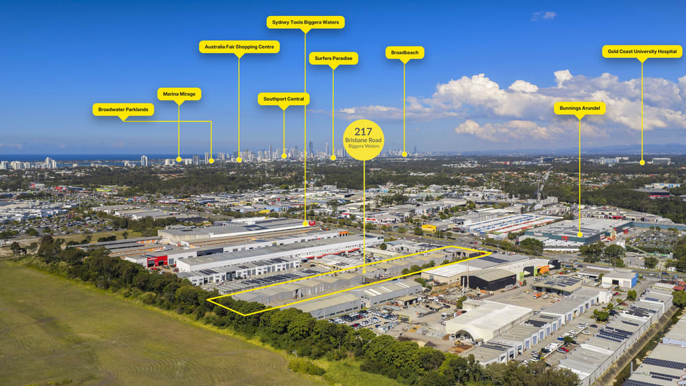 Click to view all images 217 Brisbane Road Biggera Waters QLD 4216 - Image 2