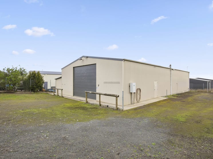 37 Hugh Murray Drive Colac VIC 3250 - Image 2