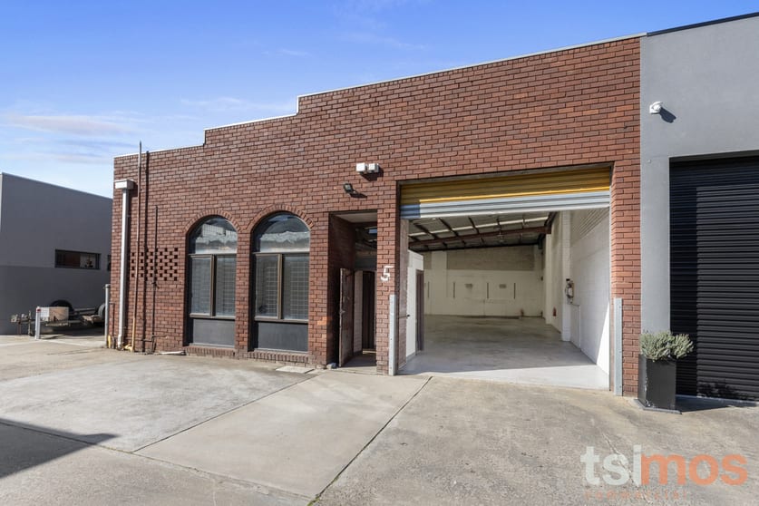 Click to view all images 5/95 White Street Mordialloc VIC 3195 - Image 2