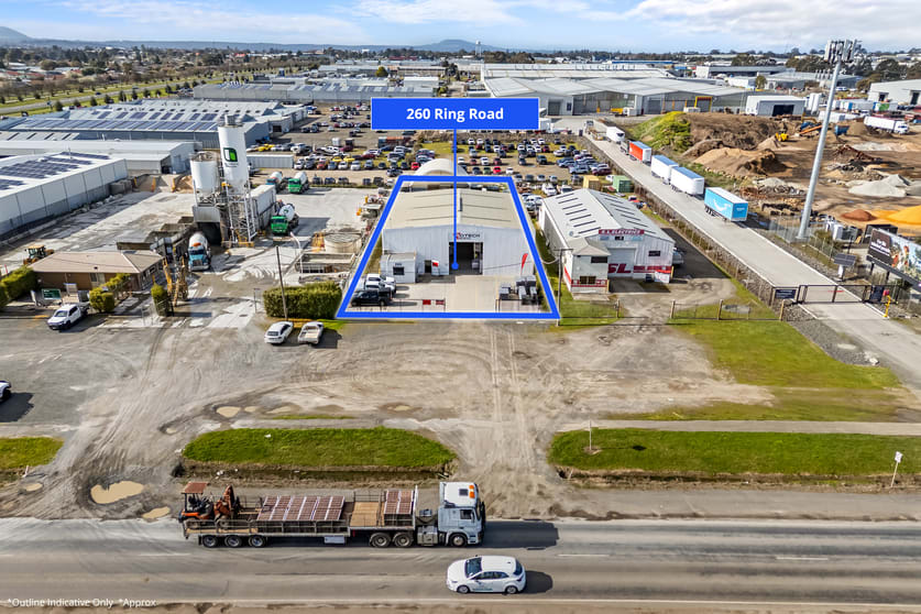 Click to view all images 260 Ring Road Wendouree VIC 3355 - Image 2