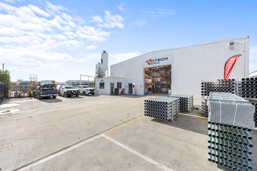 Click to view all images 260 Ring Road Wendouree VIC 3355 - Image 3