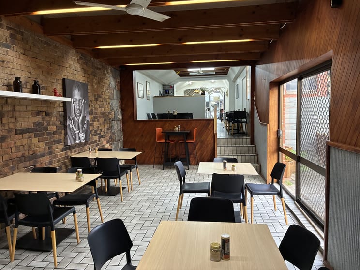 Click to view all images 109 Gray Street Hamilton VIC 3300 - Image 2