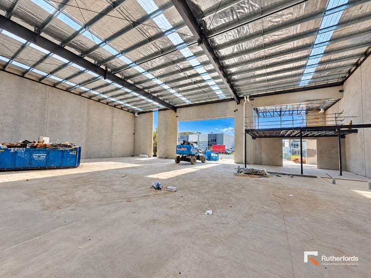 Click to view all images 9 Mogul Court Deer Park VIC 3023 - Image 2