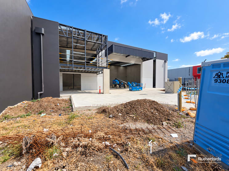 Click to view all images 9 Mogul Court Deer Park VIC 3023 - Image 3