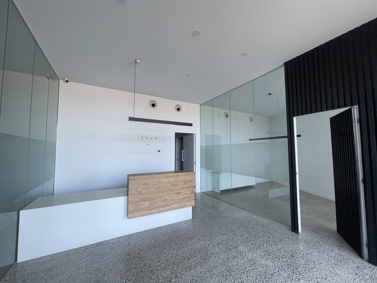 Click to view all images 3/706 Geelong Road Brooklyn VIC 3012 - Image 2