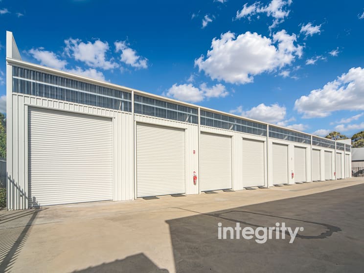 Click to view all images 4 Concorde Way Bomaderry NSW 2541 - Image 2
