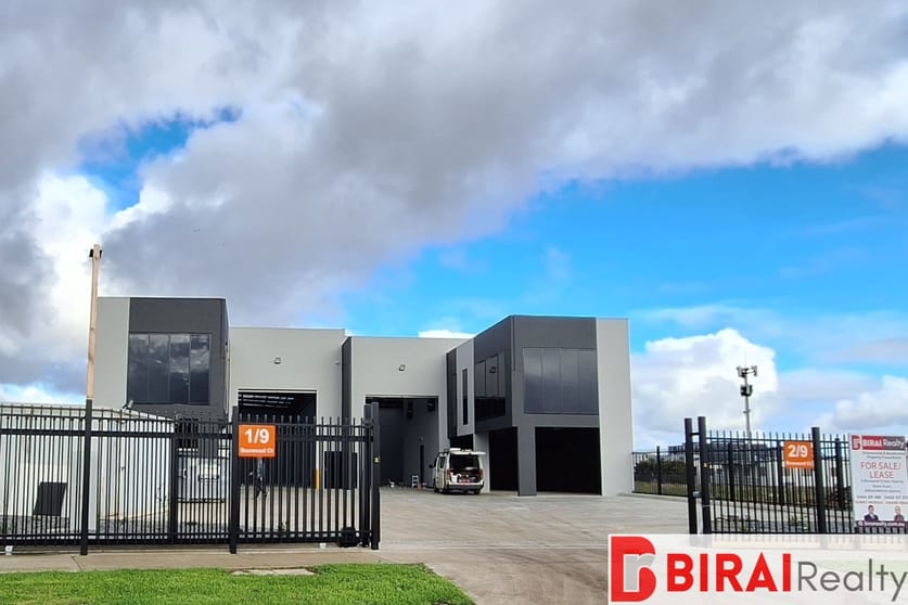 Click to view all images 2/9 Boxwood Court Epping VIC 3076 - Image 1