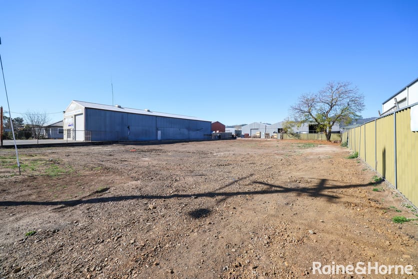 Click to view all images 20 Belmore Street Tamworth NSW 2340 - Image 2