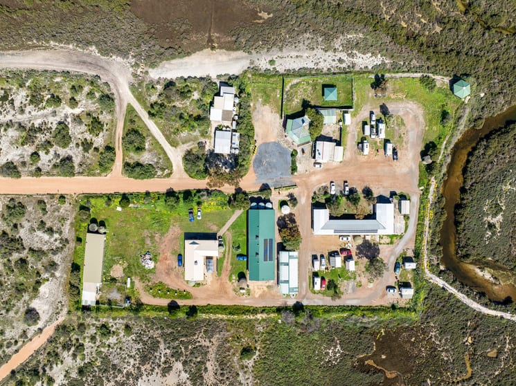 555 The Esplanade Middle Beach SA 5501 - Image 1