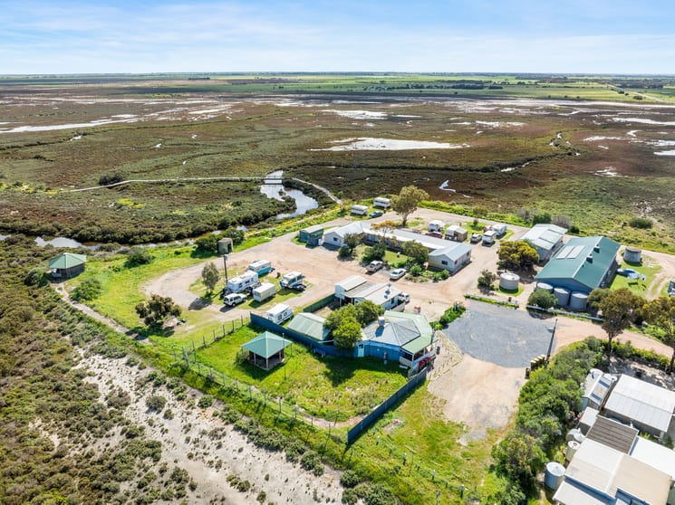 555 The Esplanade Middle Beach SA 5501 - Image 3