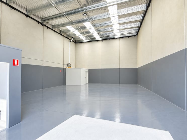 Click to view all images 2 & 3/16 Hampden Road Cranbourne West VIC 3977 - Image 3