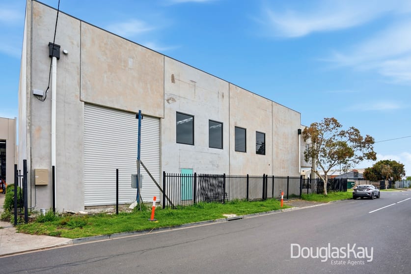 Click to view all images 2 Baldwin Avenue Sunshine North VIC 3020 - Image 2