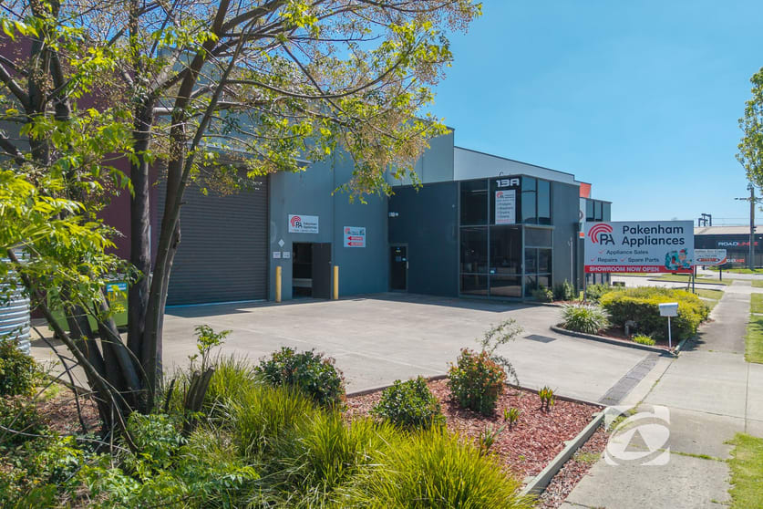 Click to view all images 13A Embrey Court Pakenham VIC 3810 - Image 2