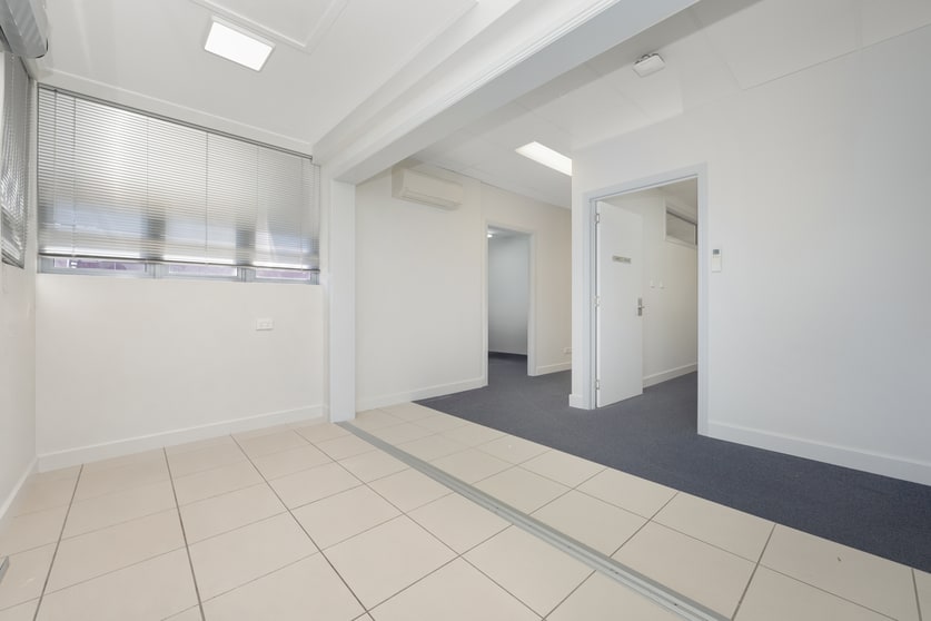 Click to view all images 2/179-181 Ross River Road Mundingburra QLD 4812 - Image 3