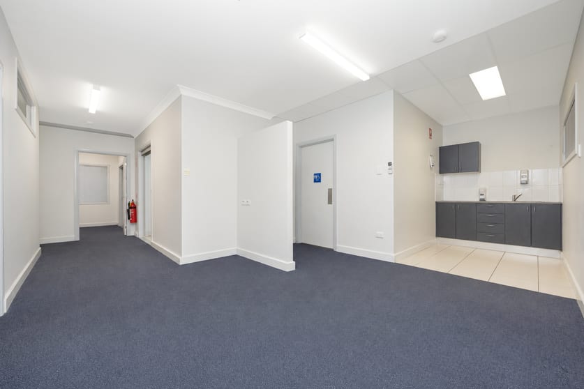Click to view all images 2/179-181 Ross River Road Mundingburra QLD 4812 - Image 4