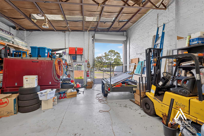 Click to view all images 3/3-5 Barry Street Bayswater VIC 3153 - Image 2