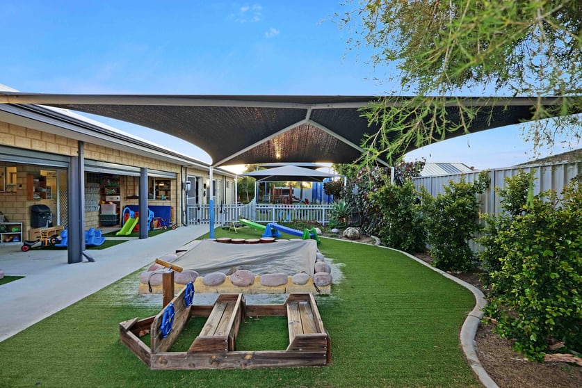 Click to view all images 17 Kingsway Madeley WA 6065 - Image 2