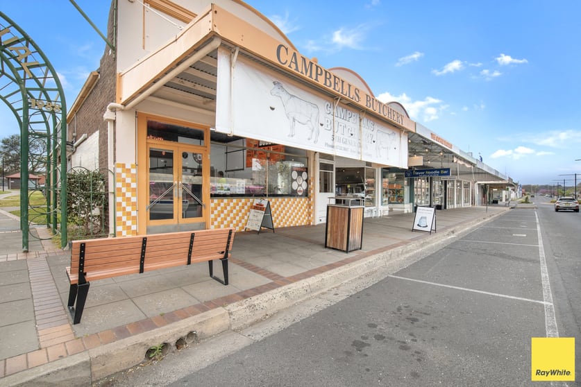Click to view all images 193 Grey Street Glen Innes NSW 2370 - Image 2