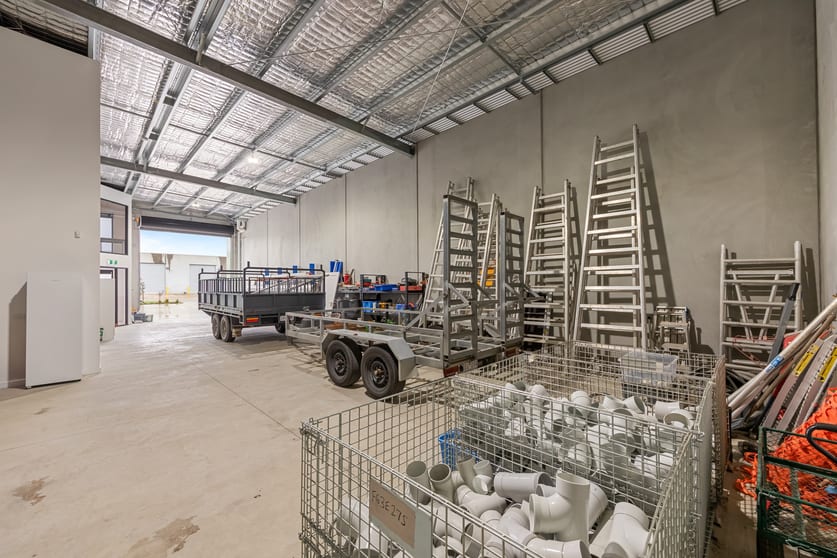 Click to view all images 2/59 Selkirk Drive Wendouree VIC 3355 - Image 2