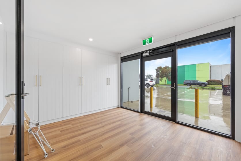 Click to view all images 2/59 Selkirk Drive Wendouree VIC 3355 - Image 3