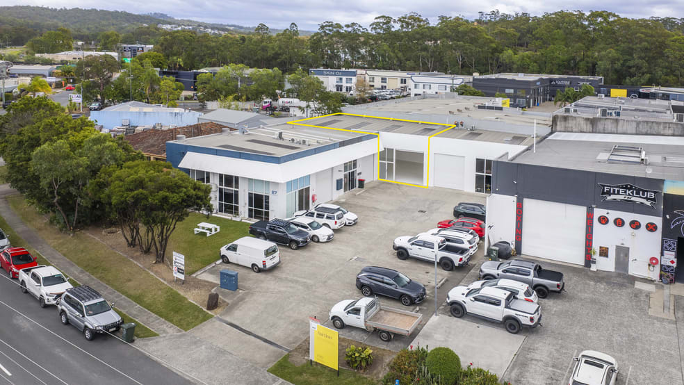 Click to view all images 3/27 Hutchinson Street Burleigh Heads QLD 4220 - Image 3