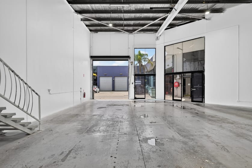 Click to view all images 2/20 Hutchinson Street Burleigh Heads QLD 4220 - Image 5