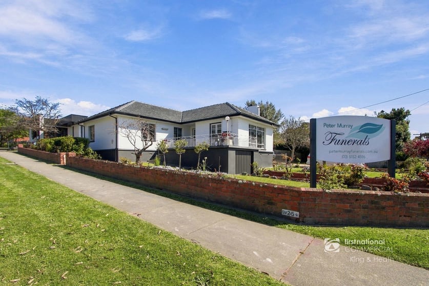 Click to view all images 120 Day Street Bairnsdale VIC 3875 - Image 2