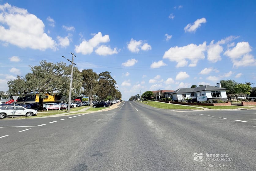 Click to view all images 120 Day Street Bairnsdale VIC 3875 - Image 3