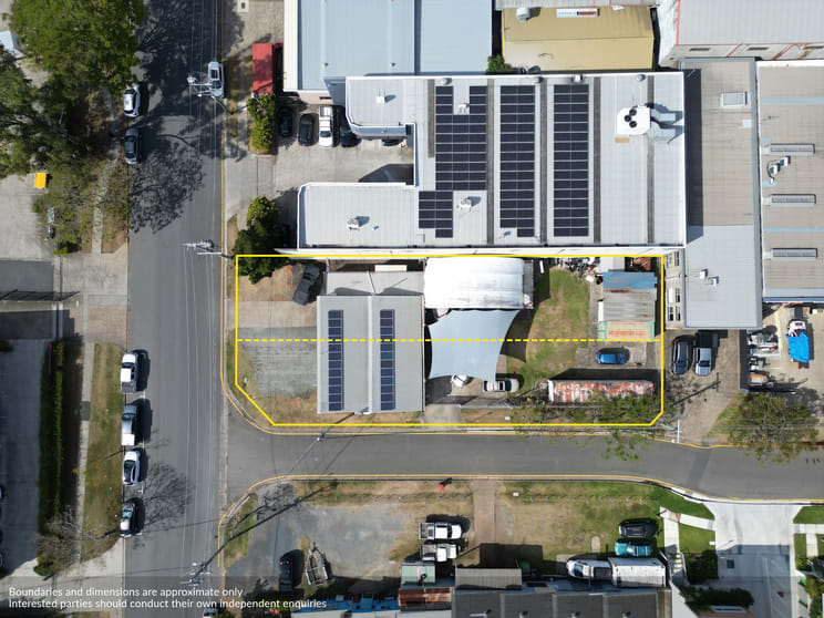Click to view all images 52-54 Taylor Street Bulimba QLD 4171 - Image 3