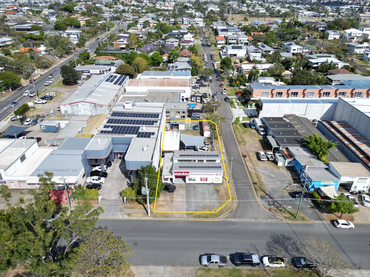 Click to view all images 52-54 Taylor Street Bulimba QLD 4171 - Image 4