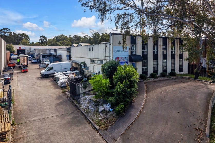 Click to view all images 147 Woodpark Road Smithfield NSW 2164 - Image 2