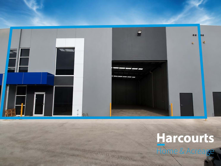 Click to view all images 4/17 Furlong Street Cranbourne West VIC 3977 - Image 1