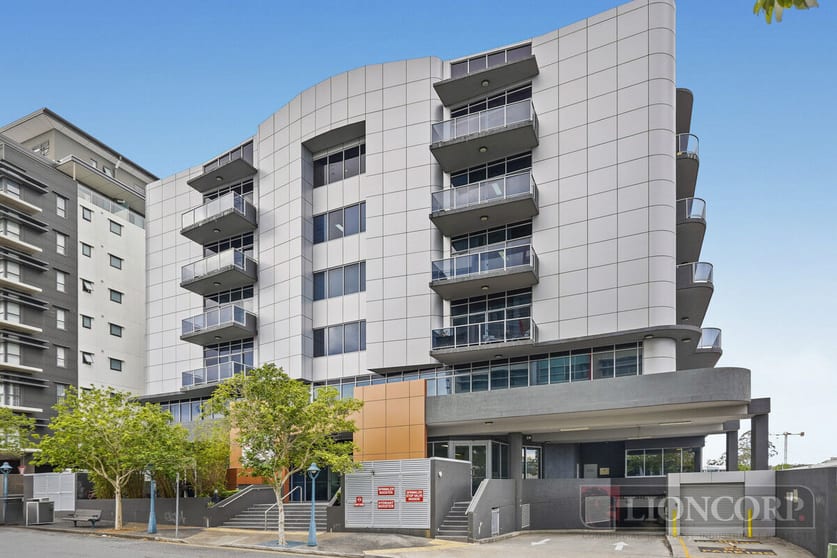 Click to view all images Upper Mount Gravatt QLD 4122 - Image 1
