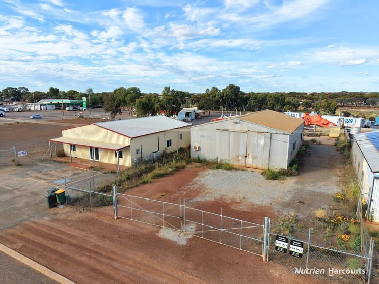 Click to view all images 1-5 Spica Street Southern Cross WA 6426 - Image 2
