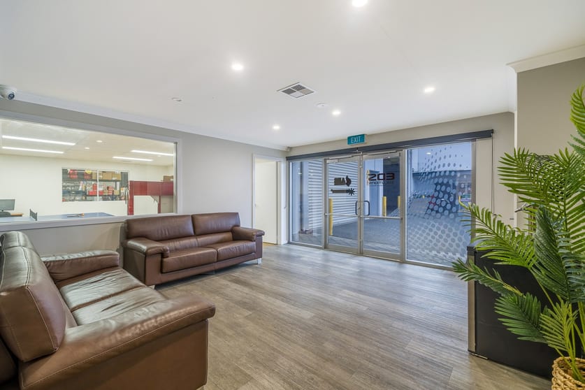 Click to view all images Unit 2/65-67 Catalano Circuit Canning Vale WA 6155 - Image 1