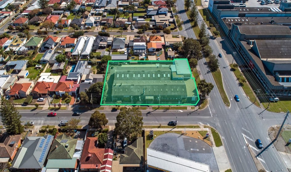 Click to view all images 215 Victoria Road Largs Bay SA 5016 - Image 1