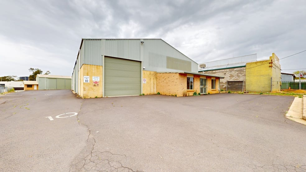 Click to view all images 4 Young Street Dubbo NSW 2830 - Image 1