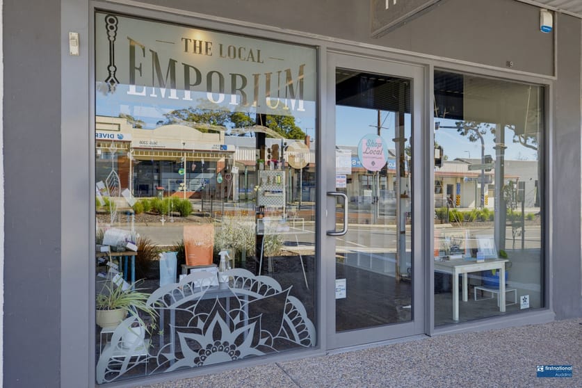 Click to view all images 59 Commercial Street Korumburra VIC 3950 - Image 3