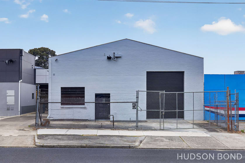 Click to view all images 5 Crissane Road Heidelberg West VIC 3081 - Image 1