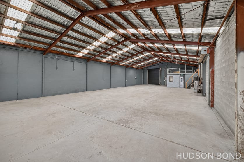 Click to view all images 5 Crissane Road Heidelberg West VIC 3081 - Image 2