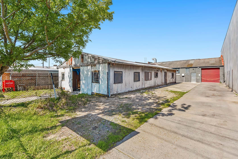 Click to view all images Unit 1 & 2/20 Manton Road Oakleigh South VIC 3167 - Image 5