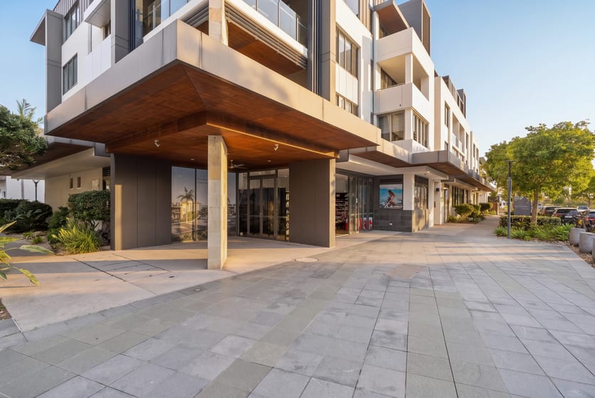 2/4 Marina Promenade Paradise Point QLD 4216 - Image 1
