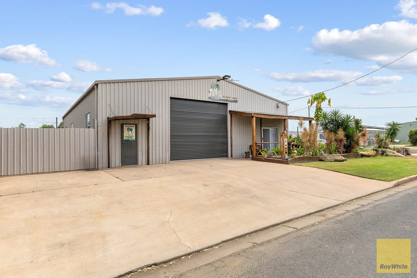 Click to view all images 17-19 McCosker Street Emerald QLD 4720 - Image 1