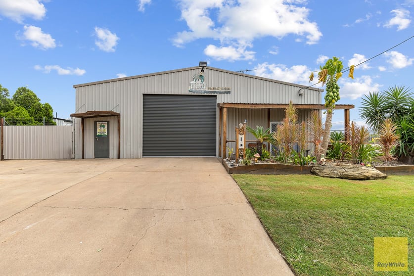 Click to view all images 17-19 McCosker Street Emerald QLD 4720 - Image 2
