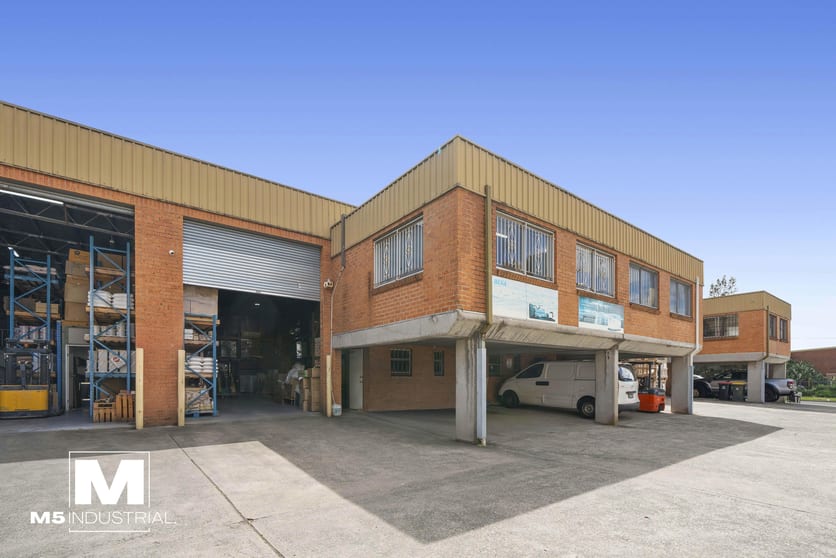 Click to view all images 10 Garema Circuit Kingsgrove NSW 2208 - Image 3