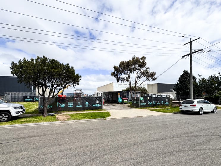 Click to view all images 15 Damosh Avenue Carrum Downs VIC 3201 - Image 3