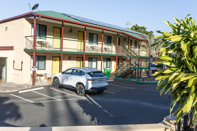 Click to view all images Gladstone QLD 4680 - Image 2